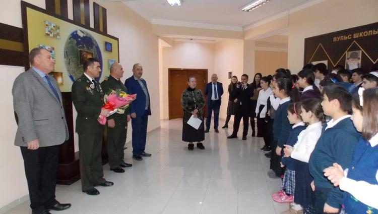 Азербайджанские офицеры посетили бакинскую еврейскую школу