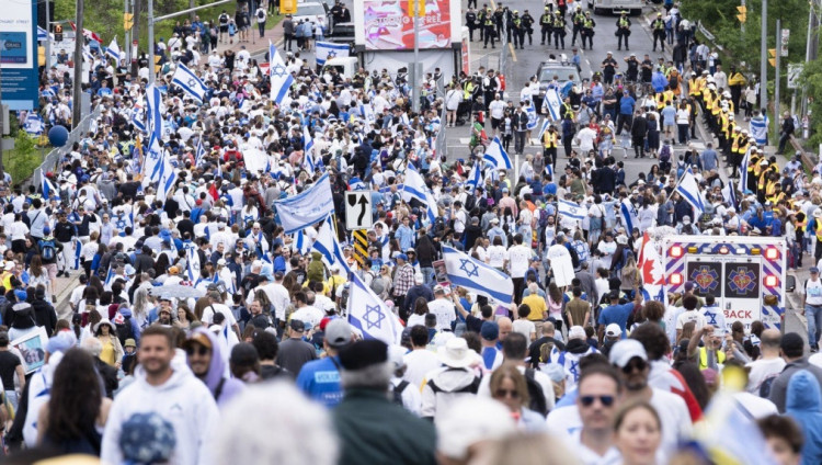 50 тысяч человек вышли на улицы Торонто на Марш солидарности с Израилем