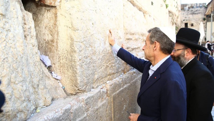 Экс-президент Франции Николя Саркози посетил Стену Плача
