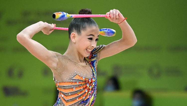 Израильская гимнастка Дарья Атаманов завоевала золото и серебро на Кубке Мира в Баку