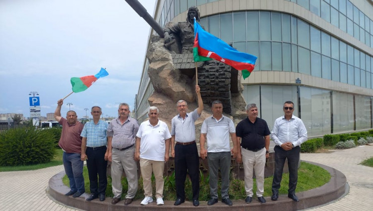 В Баку почтили память Альберта Агарунова и других героев в честь Дня Вооружённых Сил