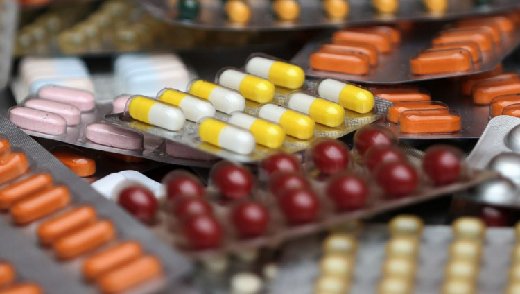 Минфин Израиля повышает цены на доступные лекарства, но обещает возврат налога на дорогие