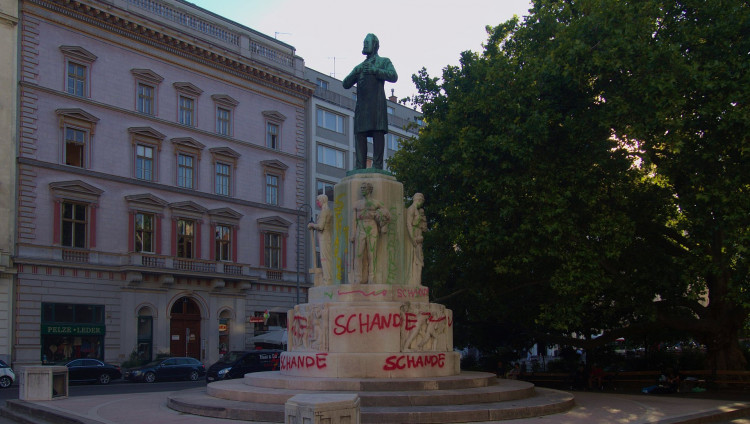 Скульптуру экс-мэра Вены наклонят на 3,5 градуса, чтобы подчеркнуть его антисемитизм