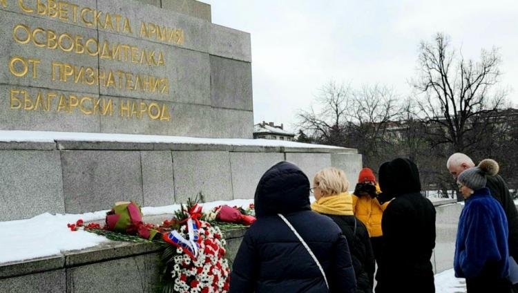 Жертв Холокоста в Болгарии почтили у памятника воинам Советской Армии