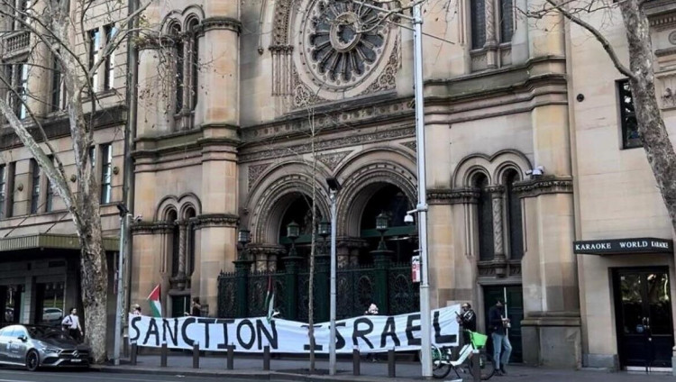 На Большой синагоге Сиднея вывесили транспарант «Санкции против Израиля»