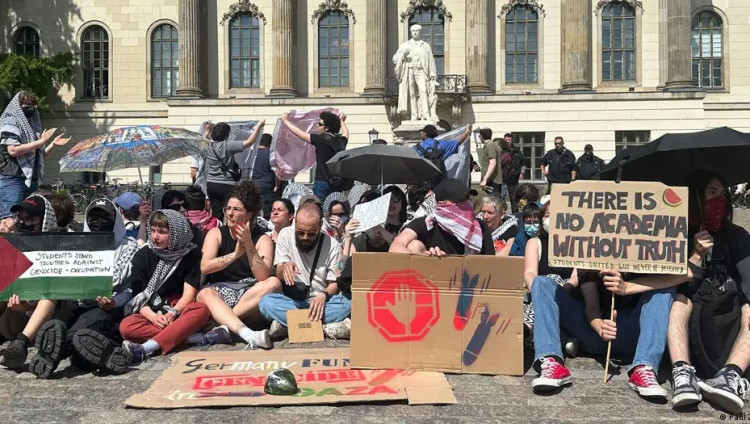 Полиция выдворила пропалестинских активистов из университета Гумбольдта в Берлине