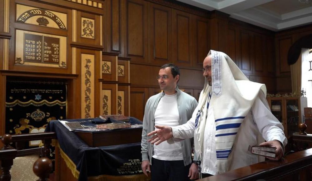 Глава Дербента посетил синагогу «Келе Нумаз» и поздравил общину с Песахом
