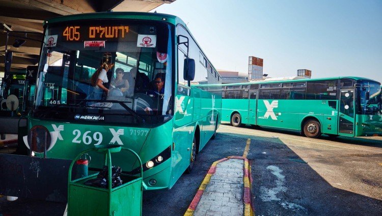 Палестинские террористы обстреляли в районе Рамаллы израильский автобус
