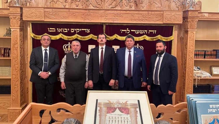 Новоназначенный посол Азербайджана в Израиле посетил синагогу горских евреев в Баку