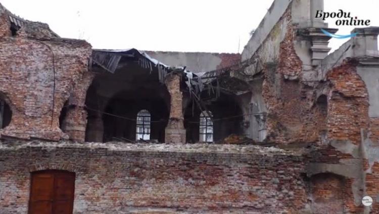 На Львовщине обрушилась крыша 500-летней синагоги