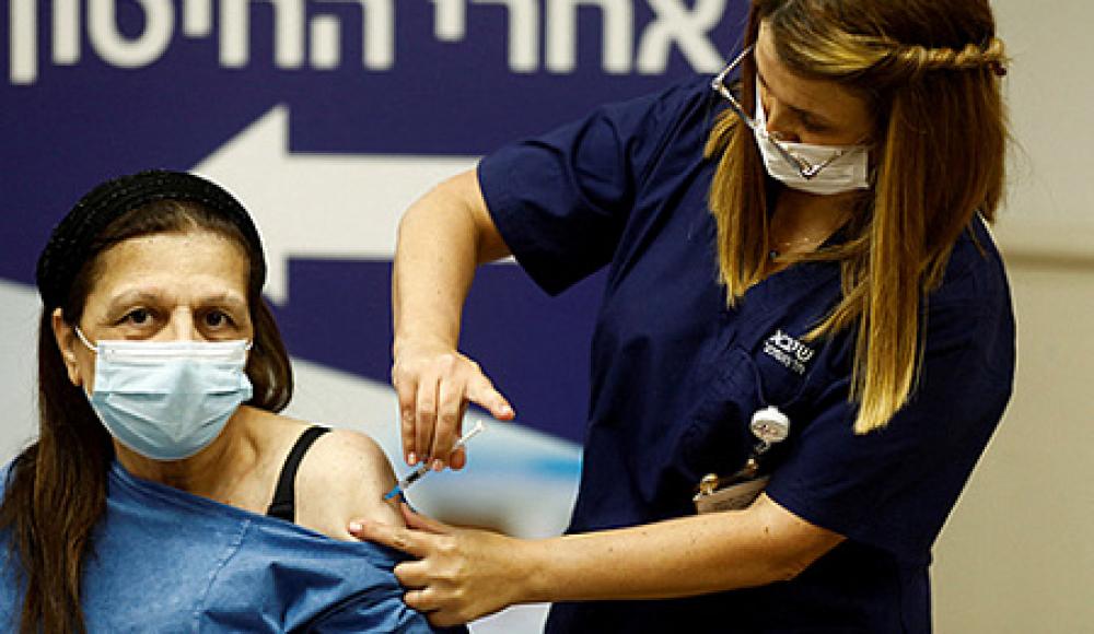 Израильтяне все чаще приходят к выводу, что трех доз вакцины от коронавируса с них достаточно