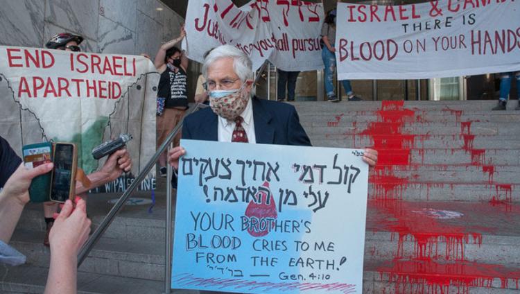 Полиция Торонто оштрафовала раввина-антисиониста за вандализм у консульства Израиля