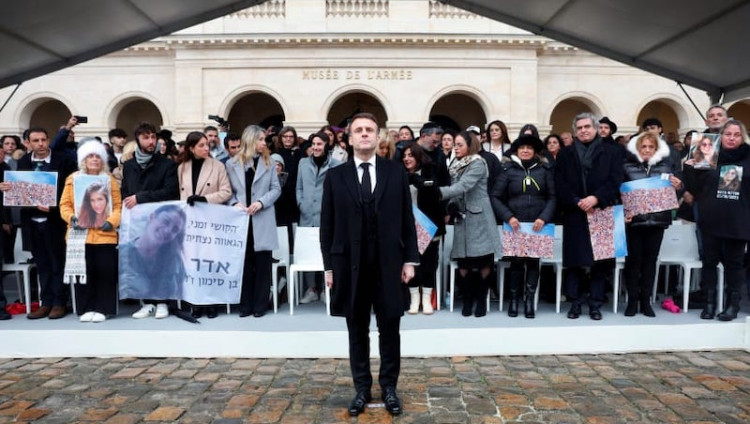 Макрон провел в Париже траурную церемонию памяти жертв нападения 7 октября
