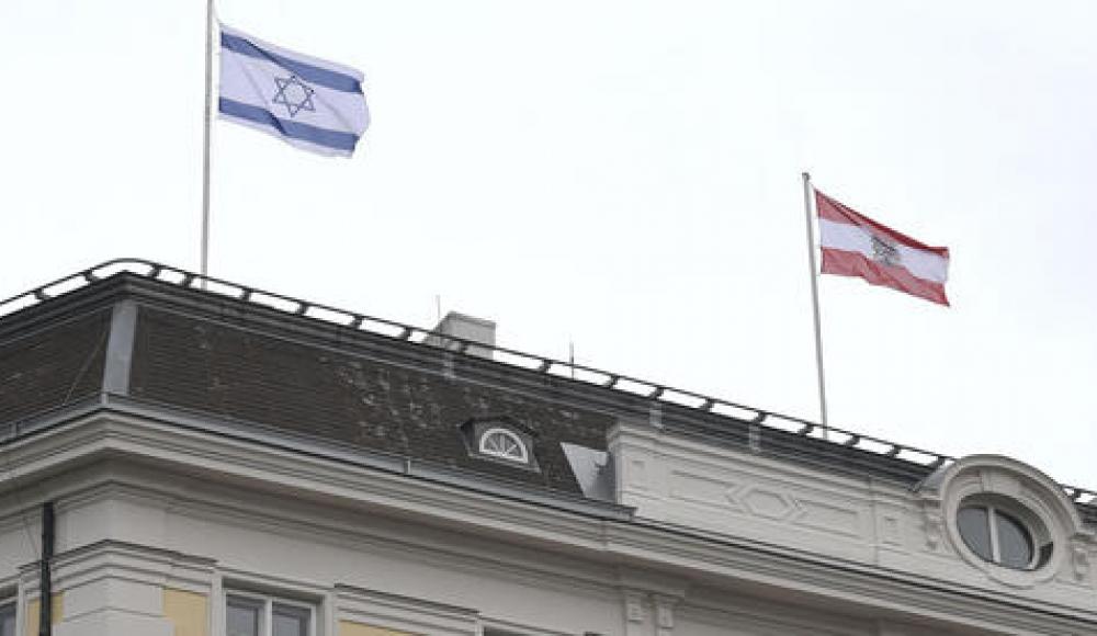 За Израиль: президент Австрии поднял флаг, президент Чехии нарисовал сердце