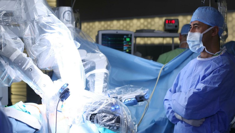 Впервые в Израиле: робот-хирург прооперировал пятилетнюю девочку