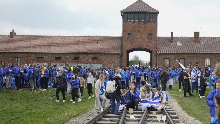 Между Израилем и Польшей возникла напряженность из-за поездок школьников в Освенцим