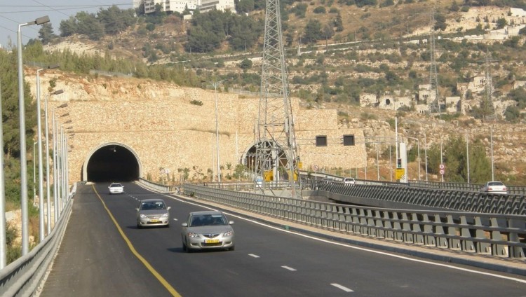 В новых автомобилях, импортируемых в Израиль, будет стоять система предупреждения о превышении скорости