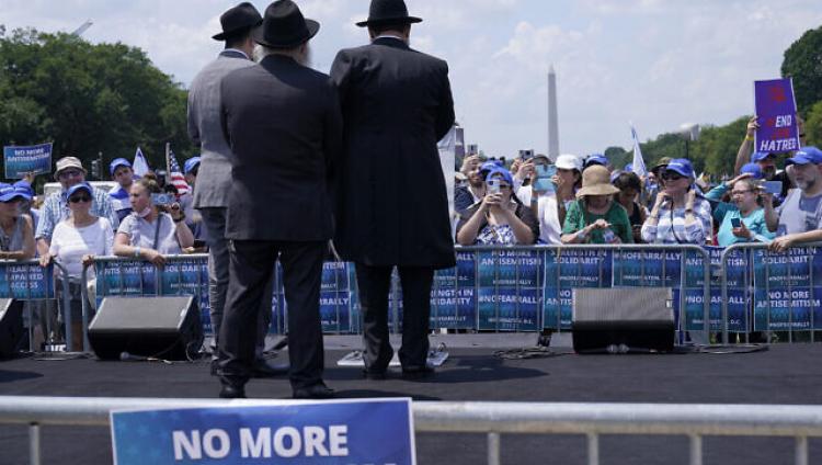 У Капитолия прошел массовый митинг против антисемитизма