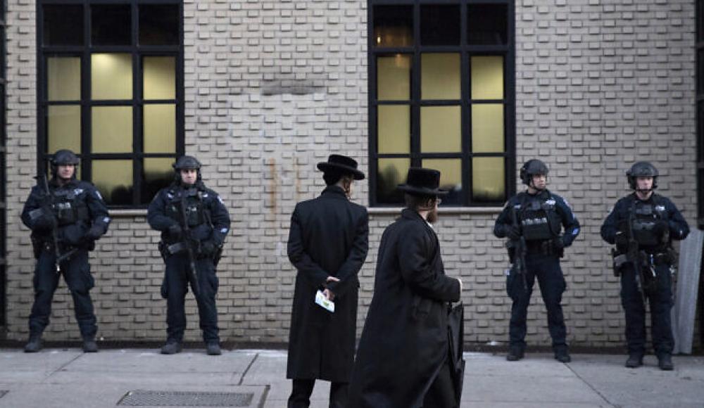 Полиция США усилила охрану синагог после захвата заложников в Техасе