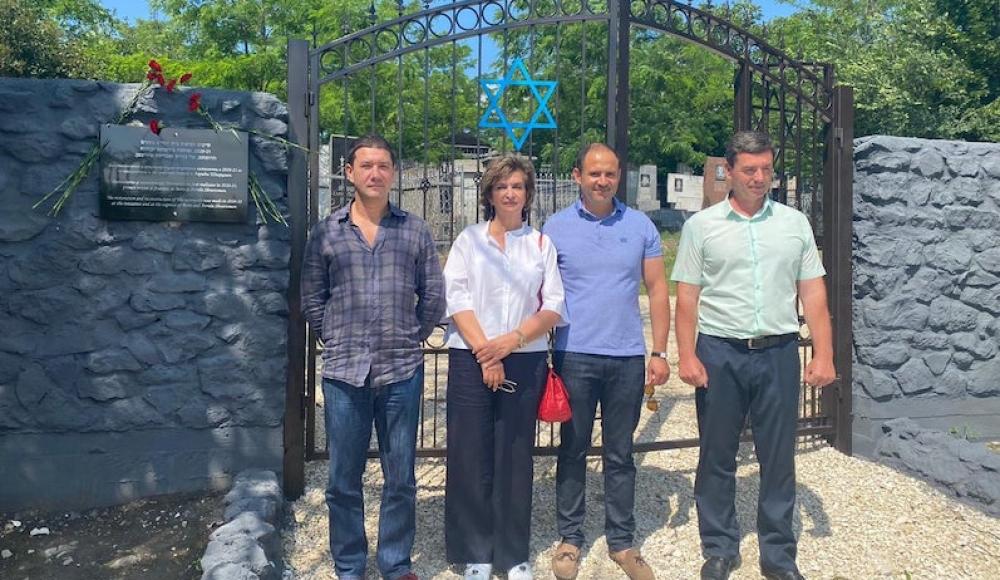 Евреи Молдовы восстановили еврейское кладбище в городе Бессарабка