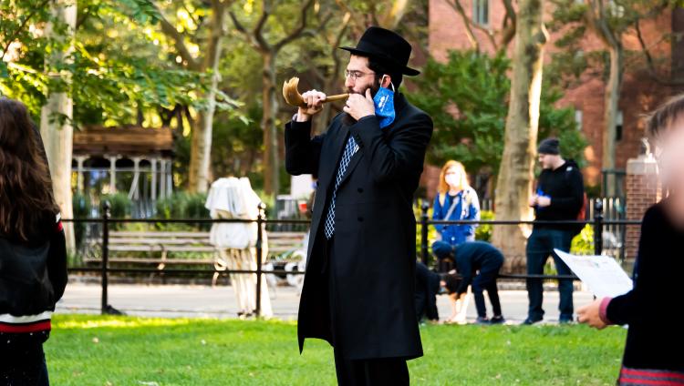 Мэр Нью-Йорка призвал евреев привиться к Рош а-Шана