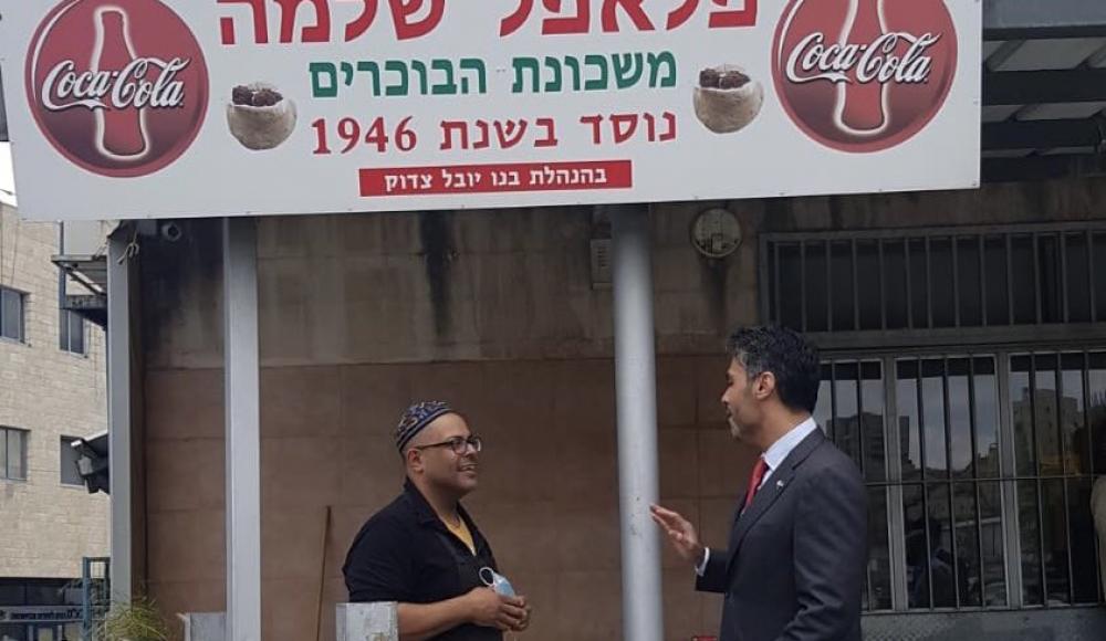 Посол ОАЭ перекусил фалафелем в Иерусалиме по дороге на встречу