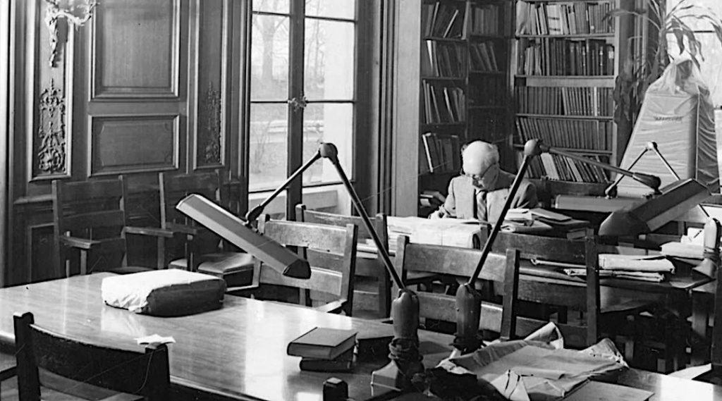 YIVO-Reading-Room-11_5_csecollege.jpeg