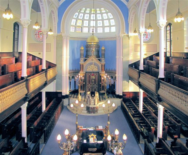 Garnethill_Synagogue_Interior.jpg