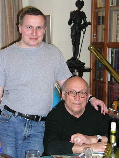 С сыном Алексеем (2004).jpg
