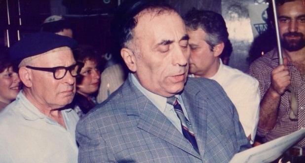6_Р. Шнеур-Залман Зайчик ведет хупу в Лениграде, 1986 г..jpg 6_Р. Шнеур-Залман Зайчик ведет хупу в Лениграде, 1986 г..jpg