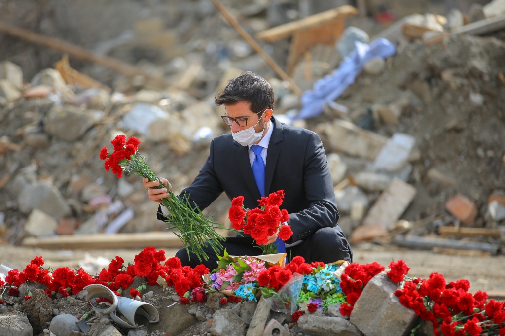 Israeli-Ambassador-George-Deek-lays-flowers-at-destroyed-buildings-in-residential-neighborhood-in-Ganja-hit-by-Armenian-missiles-in-Oct.-2020-during-Second-Nagorno-Karabakh-War-Photo-provided-by-Israeli-embassy-in-.jpg