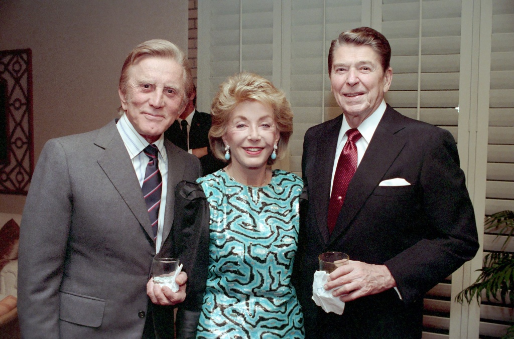 President_Ronald_Reagan_with_Kirk_Douglas_and_Mrs._Douglas_attending_a_private_dinner.jpg
