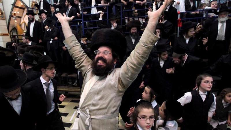 Ultra-Orthodoxe-Juden-in-Jerusalem-beim-Feiertag-Simchat-Torah.jpg
