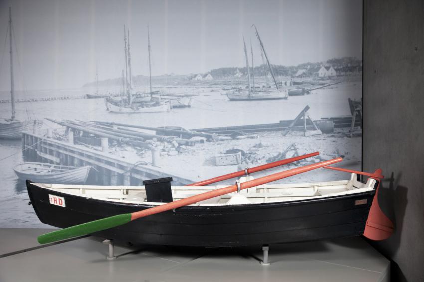 Лодка рыбака Гилберта Лассена в музее Яд-Вашем.jpg