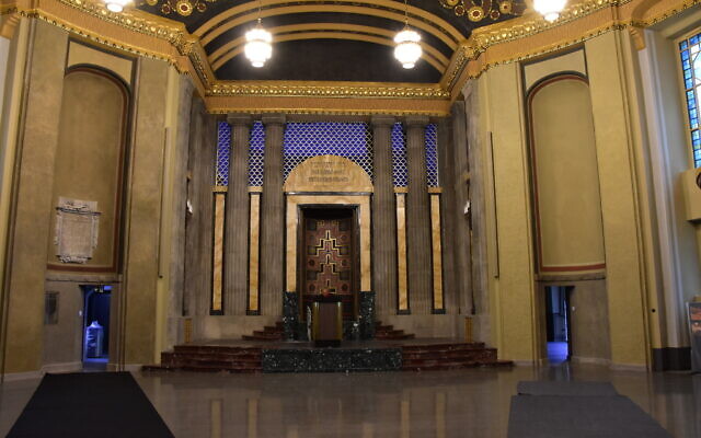 Synagogue_Goerlitz_Torah_Shrine-640x400.jpg