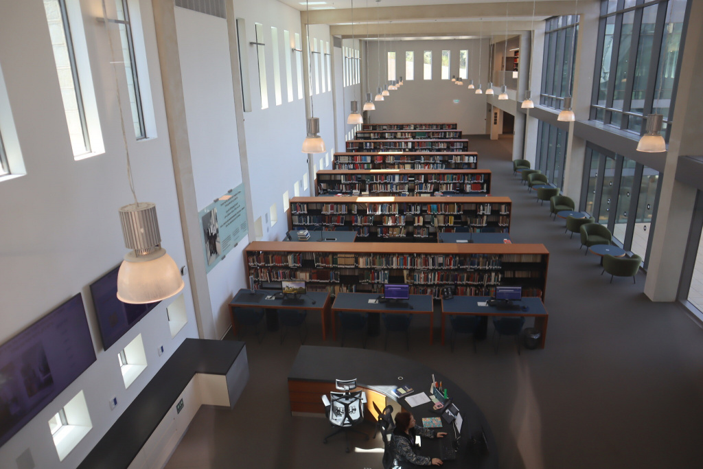 library-at-Campus-60.jpg