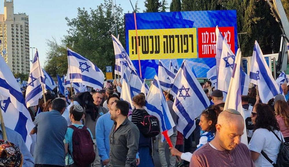 Около 25 000 сторонников судебной реформы проводят митинг в Тель-Авиве