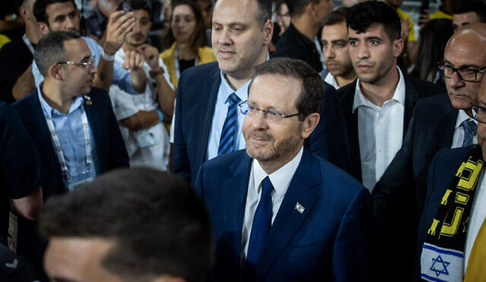 Из-за массовых беспорядков в финале Кубка Израиля охране пришлось эвакуировать президента Герцога