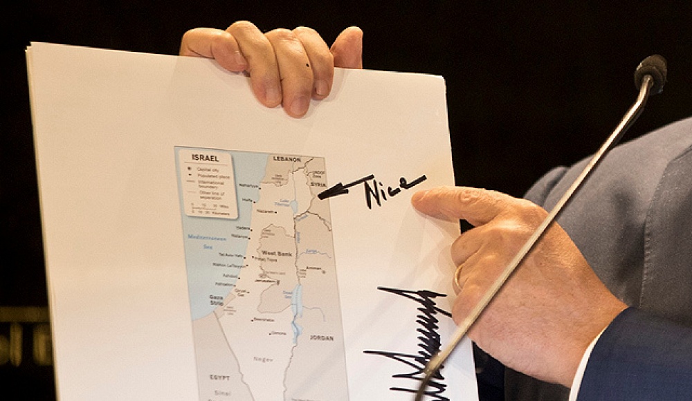 В школах Тель-Авива развешивают карты Израиля с границами 1949 года
