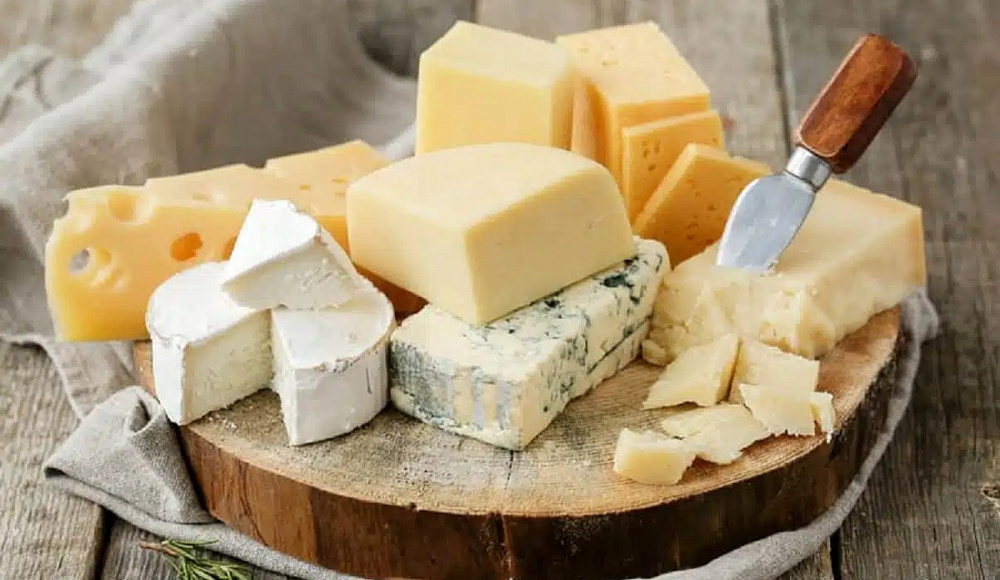 Израильские торговые сети продадут тонны сыра по низким ценам