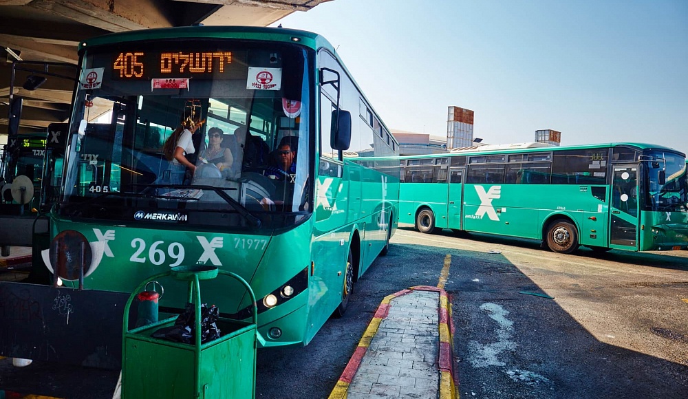 Палестинские террористы обстреляли в районе Рамаллы израильский автобус