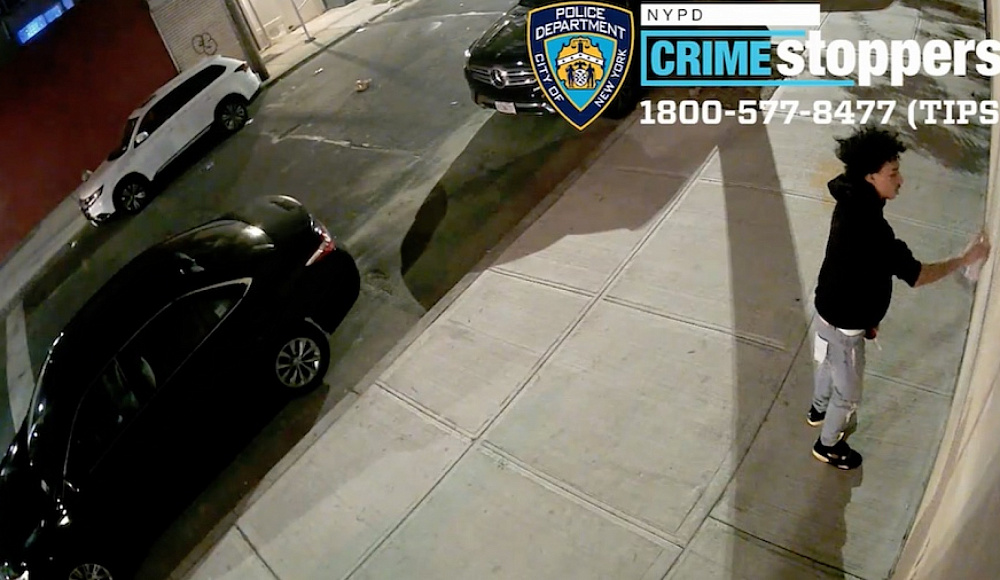 Полиция Нью-Йорка ищет вандалов, осквернивших две синагоги в одну ночь