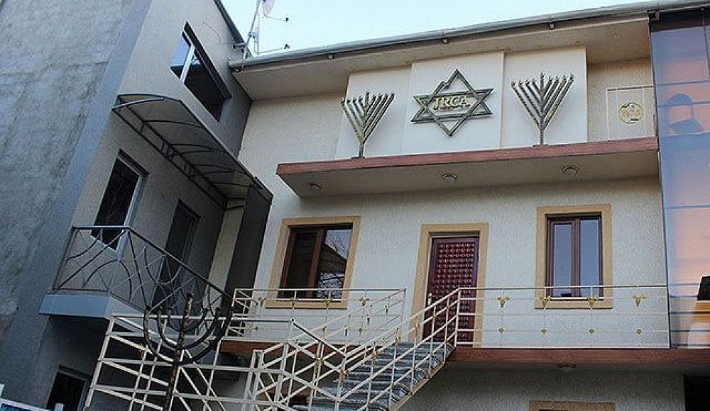 Вандалы побили стекла в единственной синагоге в Ереване