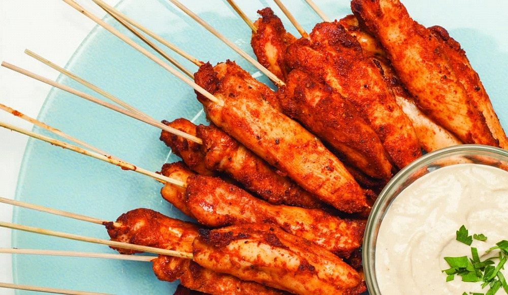 Сате по-израильски из курицы с соусом тахини 