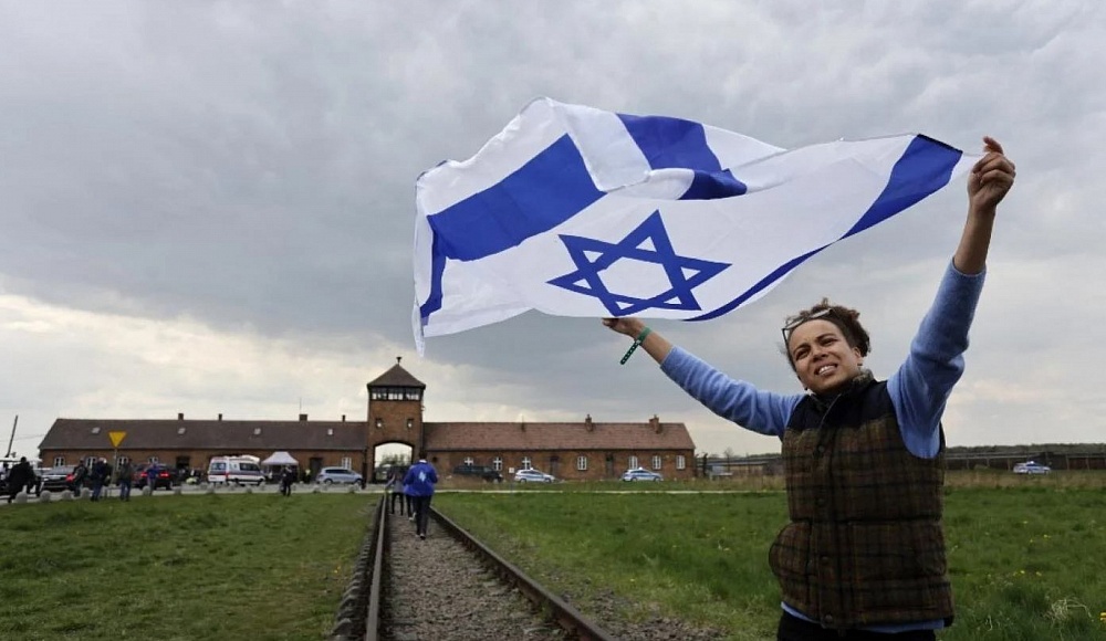 Польша отказывается отменить запрет на вооруженную охрану для поездок израильских школьников