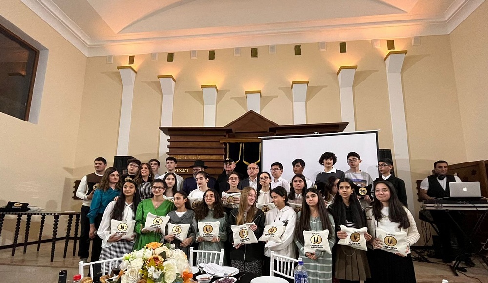 В ашкеназской синагоге Баку состоялась церемония бар- и бат-мицвы