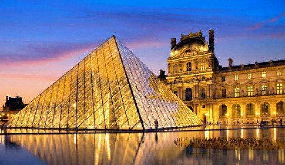 Во Франции эвакуированы Лувр, Версальский дворец и Лионский вокзал