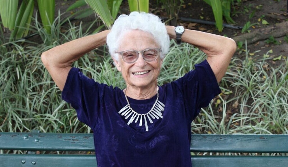 98-летняя чемпионка Бразилии по плаванию, пережившая Холокост, продолжает участвовать в соревнованиях