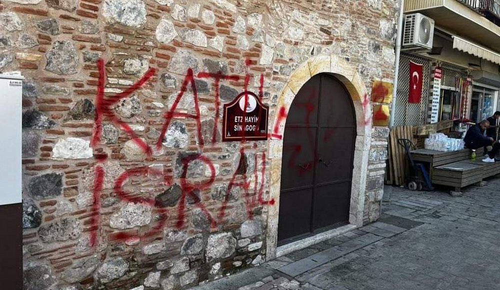 В Турции осквернена синагога