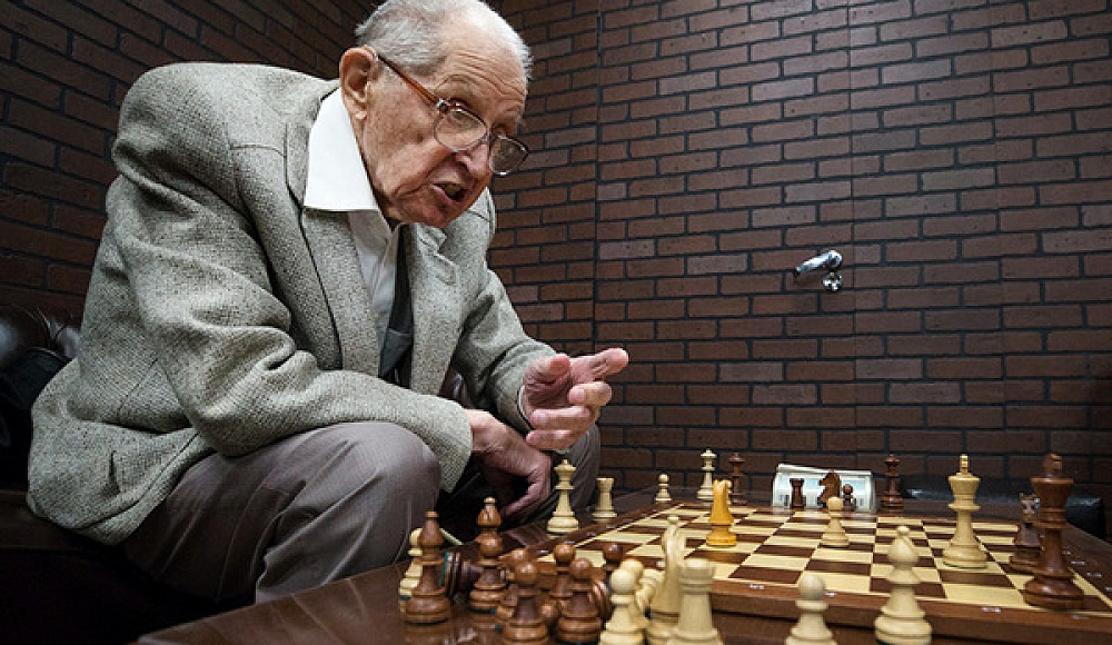 Старейший гроссмейстер мира Юрий Авербах отметил свое 100-летие